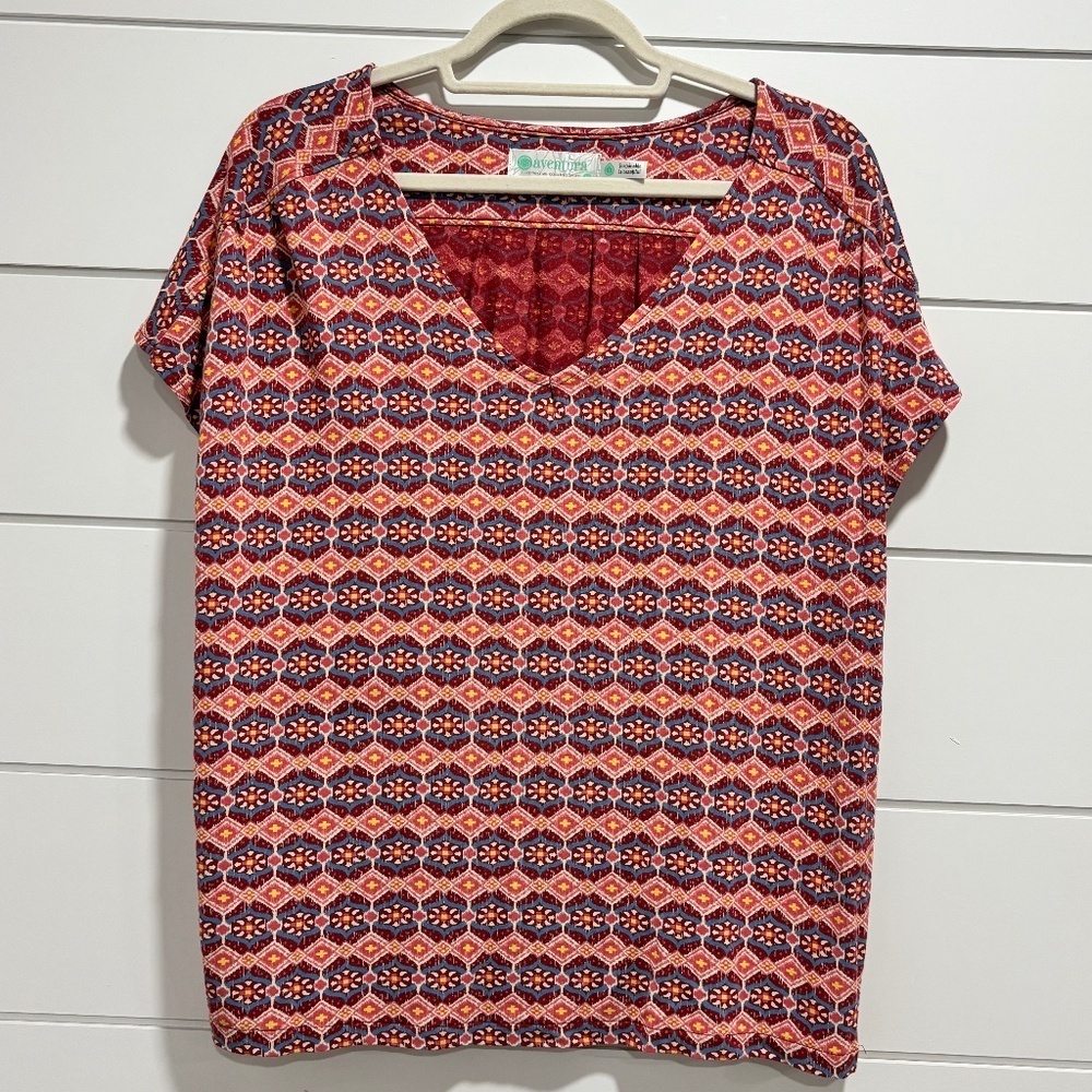 Aventura (REI) women's Spectra top graphic pattern made in India t-shirt size M